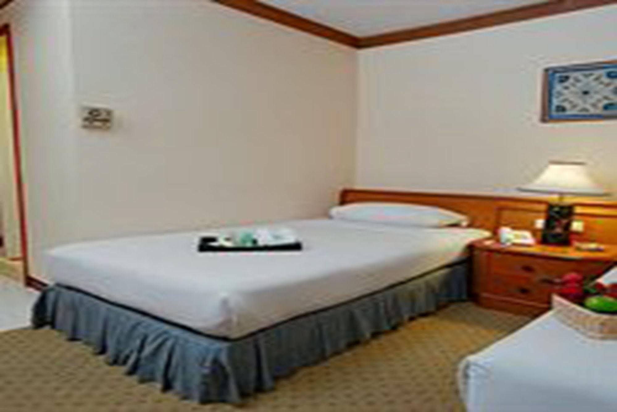 Wall Street Inn, Bangkok Buitenkant foto