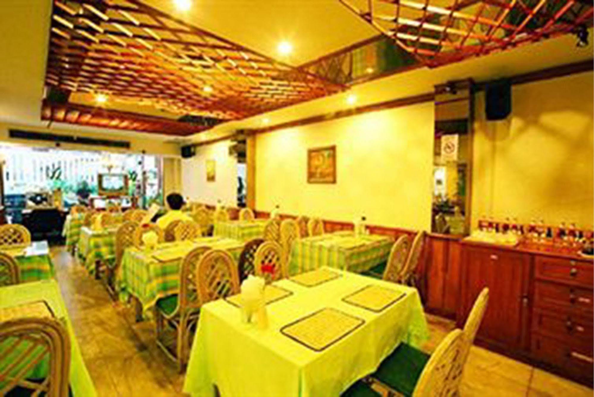 Wall Street Inn, Bangkok Buitenkant foto