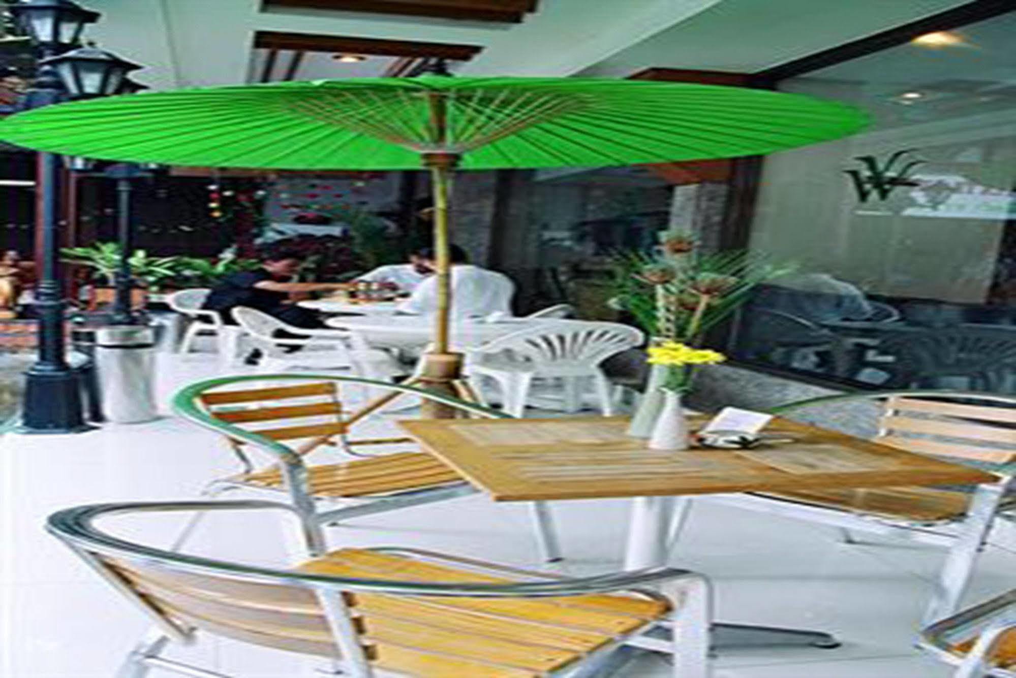 Wall Street Inn, Bangkok Buitenkant foto